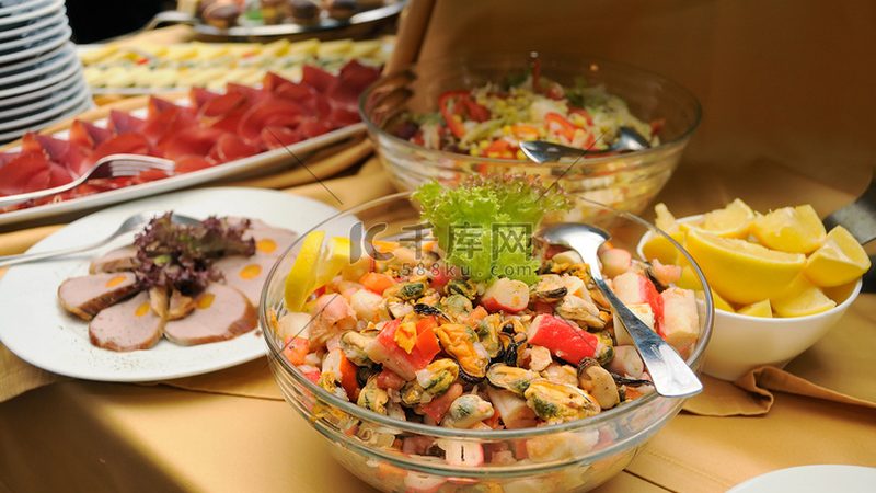 办公室零食新宠：每日坚果热量对比解析