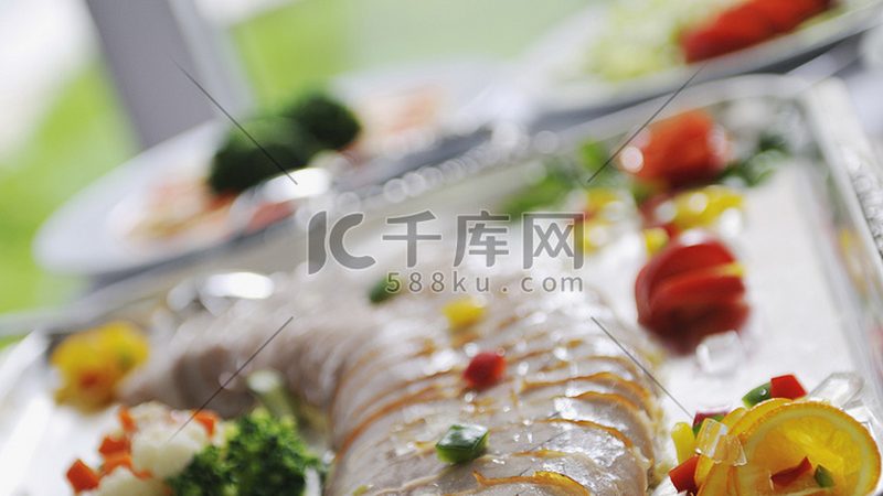 在零食批发市场中，产品种类繁多，新手应掌握以下分类：
